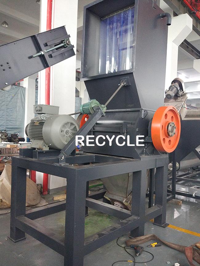 Recycled PET Bottle Plastic Crusher Machine With 5001000kg/h Easy Operate